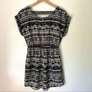 Back Cut-Out Dress - size S